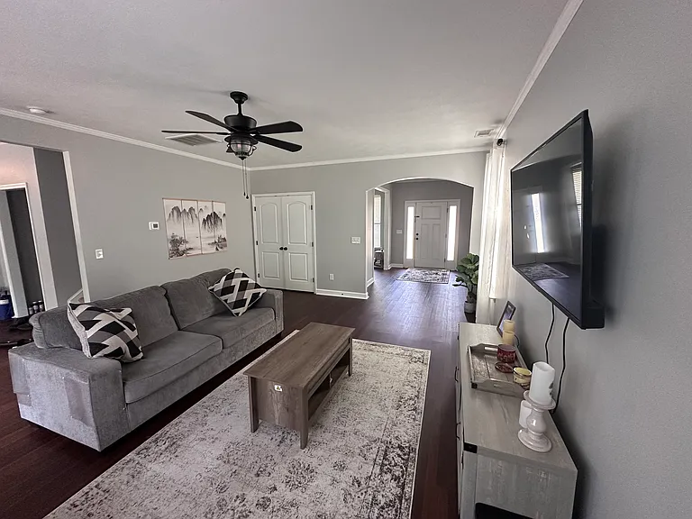 511 Sebastian Dr — Photo 5