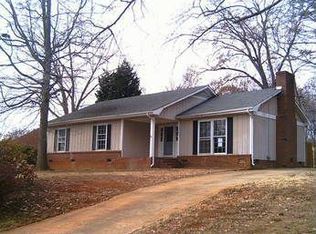 2200 Foxhunt Dr, Gastonia, NC 28054