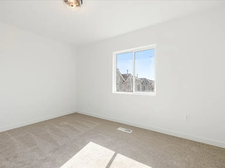 5860 SE 18th St — Photo 26