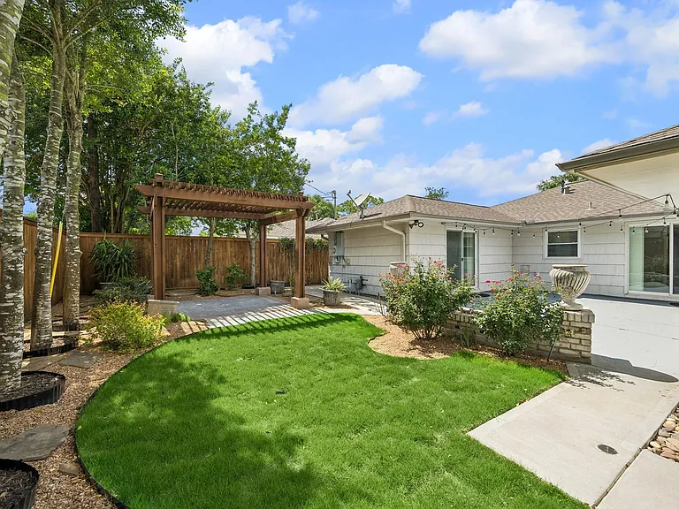 2202 Lazybrook Dr — Photo 15