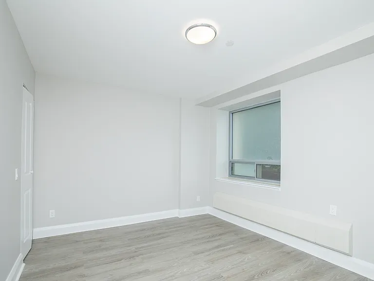 806 Kennedy Rd — Photo 33