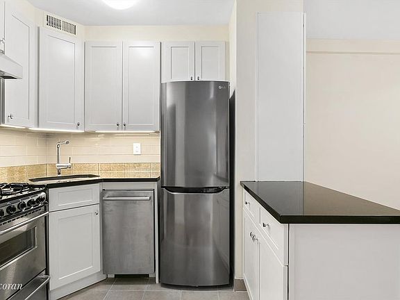 4th image of 141 E 55th St APT 3F