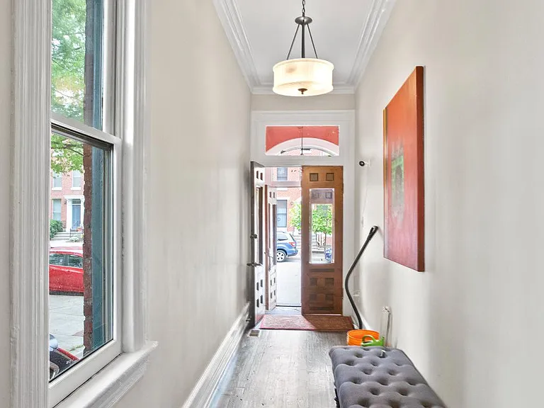 261 Robert St #2 — Photo 5