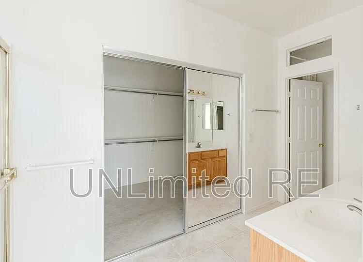 1865 W Wagon Wheel Rd — Photo 13