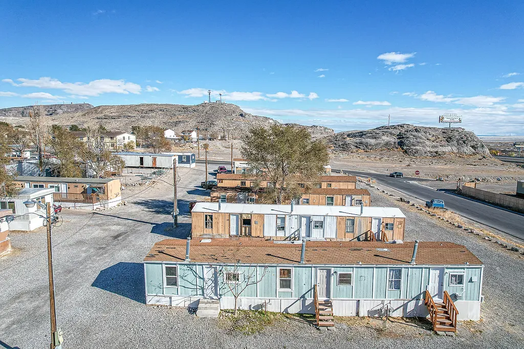 2 bed, $750 — Photo 1