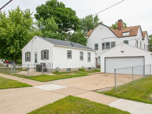 739 W 3rd St, Waterloo, IA 50701