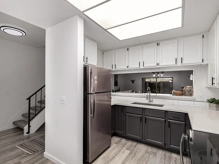 500 N Roosevelt Ave #102 — Photo 11