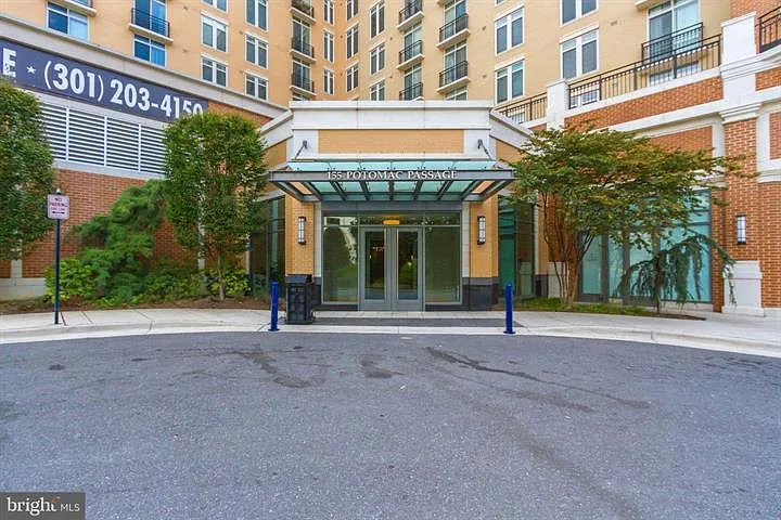 155 Potomac Psge - 155 Potomac Passage, Unit 712 — Photo 4