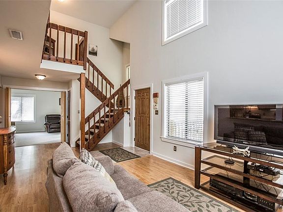 3rd image of 124 Inland View Dr #1