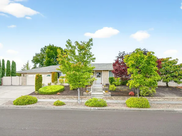 1266 La Loma Dr, Medford, OR 97504