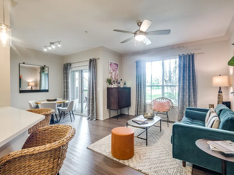 Aventura on Briar Forest — Photo 6