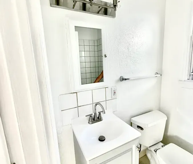 1828 S Rimpau Blvd — Photo 5