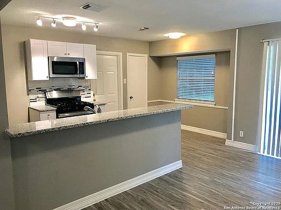 2nd image of 7027 Centergrove