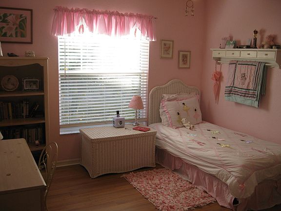 3rd image of 65 Harbour Ct