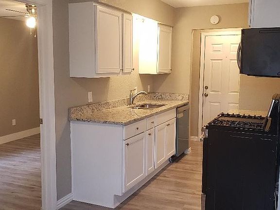 4th image of 1211 Briarwood Dr