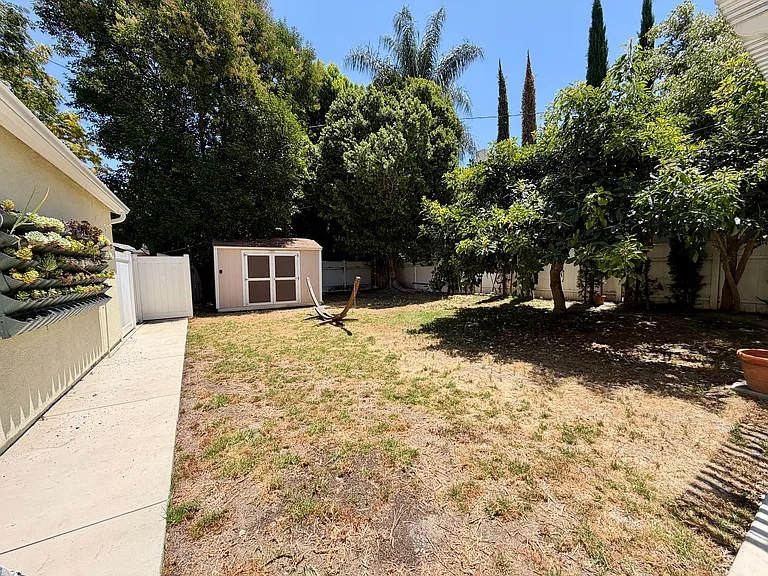 4550 Murietta Ave — Photo 26