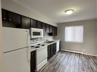 205 Clymer Rd APT 2, Hiawatha, IA 52233