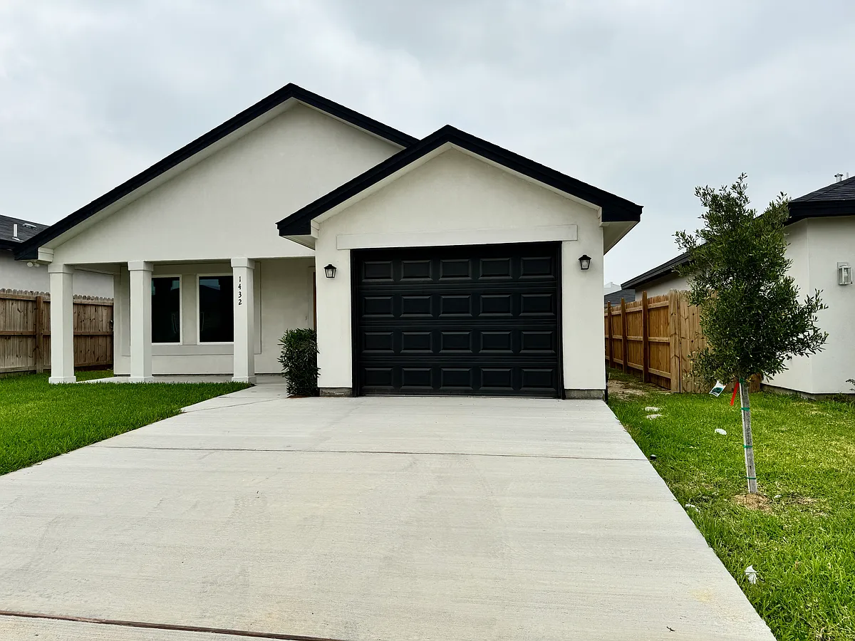 Building Photo - 1432 El Caporal Dr