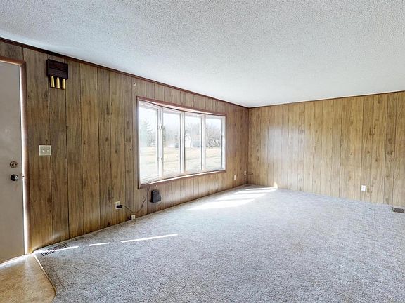 2nd image of 220 E Floyd Ave