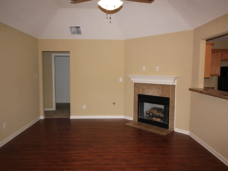 1039 Crayton Ridge Dr — Photo 3