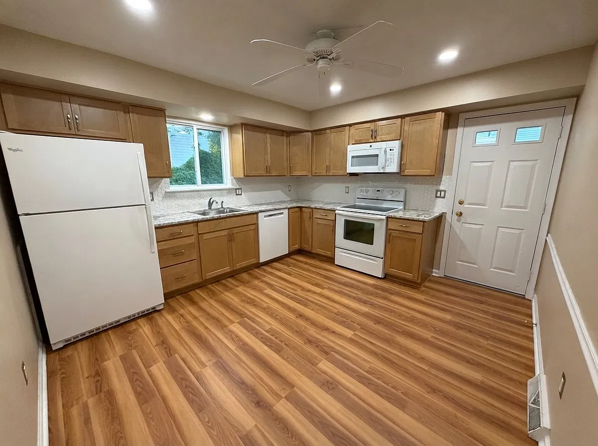 Spacious First Floor 2 Bedroom Duplex on cul de sac — Photo 2