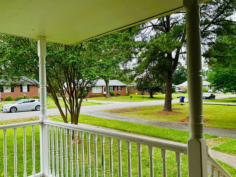 2210 Manlyn Rd — Photo 4