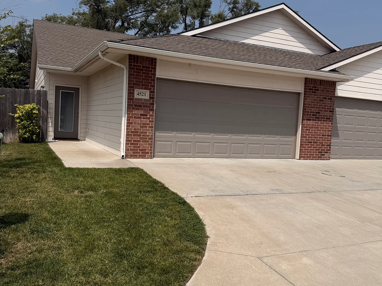 4551 N Froli St — Photo 3