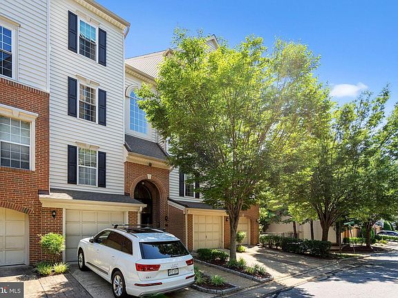 3rd image of 4689 Longstreet Ln APT 303