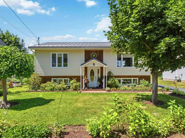 6 Iona Rd, Wolfville, NS B4P 2H1