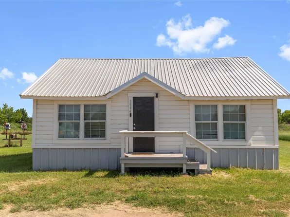 1104 Gantt St, Bangs, TX 76823