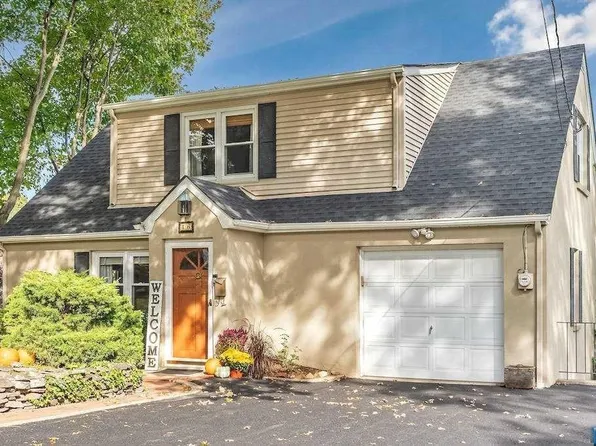 46 Van Blarcom Ave, Midland Park, NJ 07432