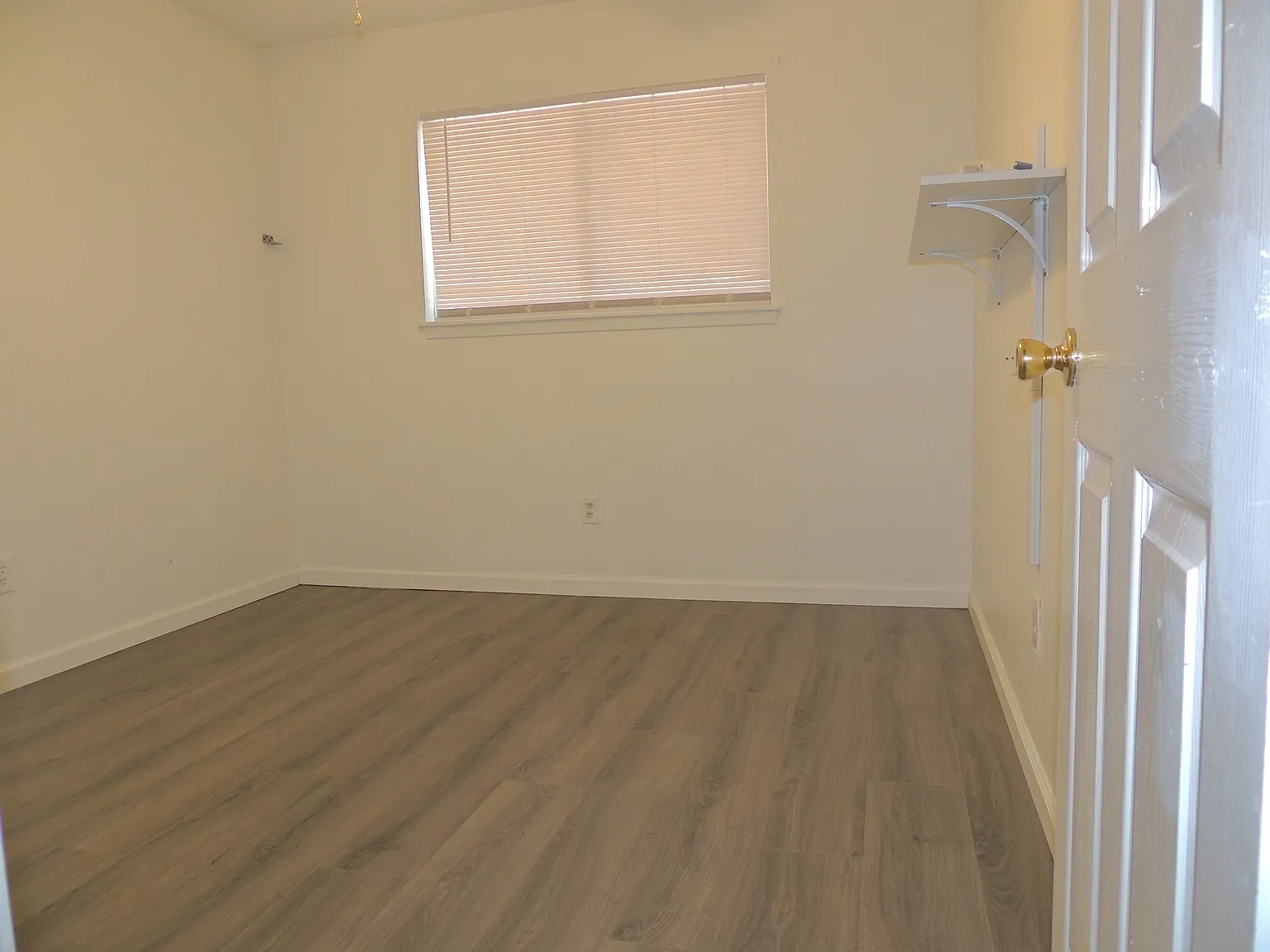 2187 Glenwood Drive - 1 — Photo 2