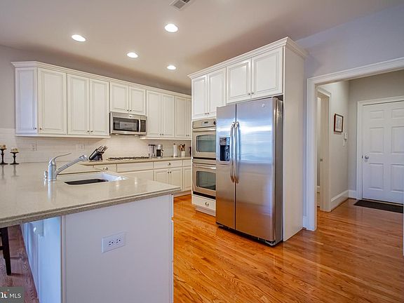3rd image of 209 Ann Dr