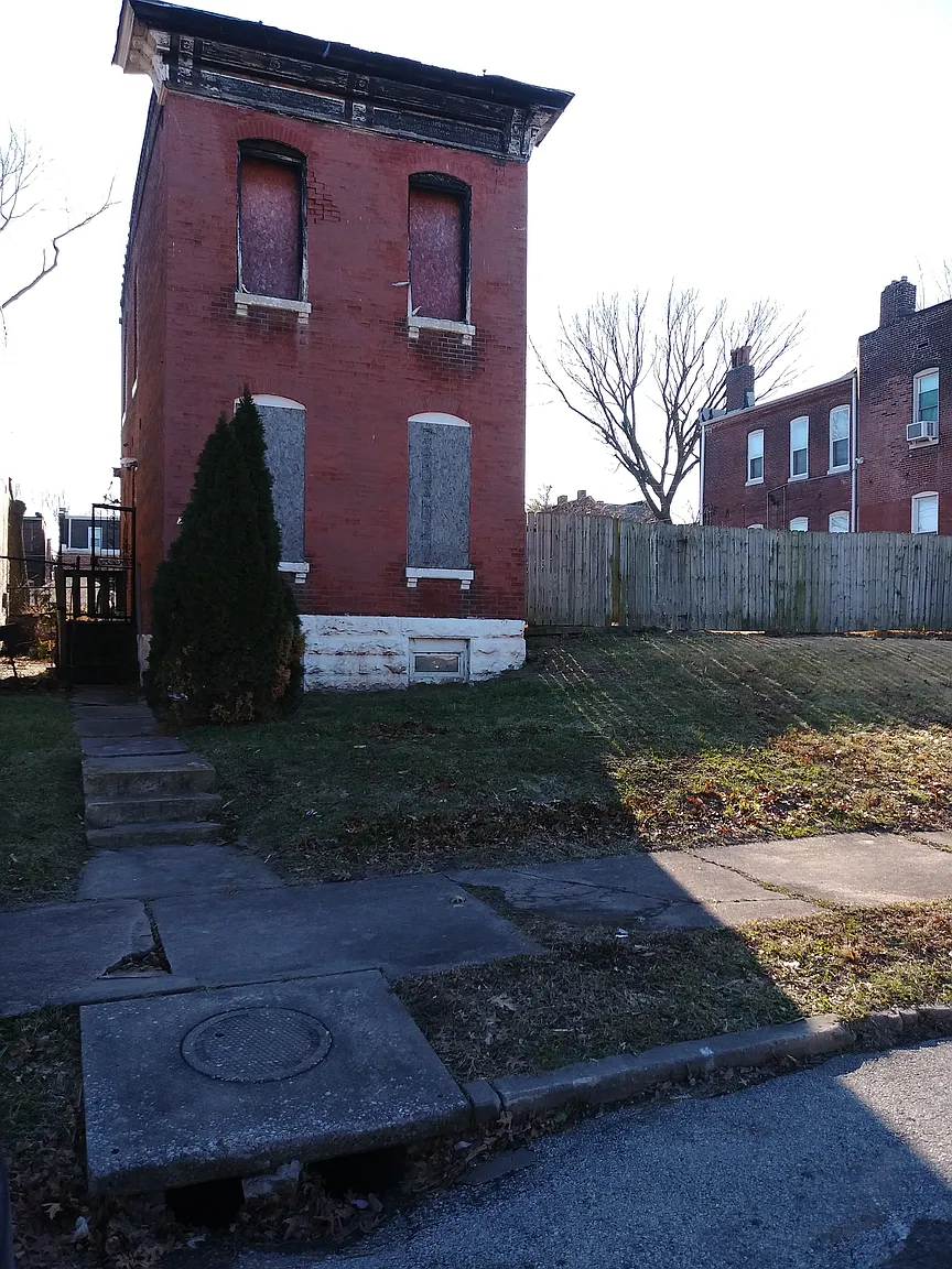 2714 Geyer Ave photo 1
