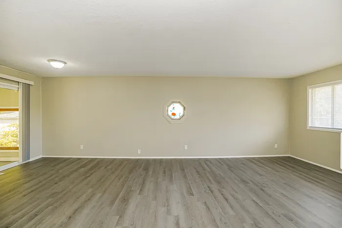 4 bed, 3.0 bath, 1986 sqft, $2,195 — Photo 2