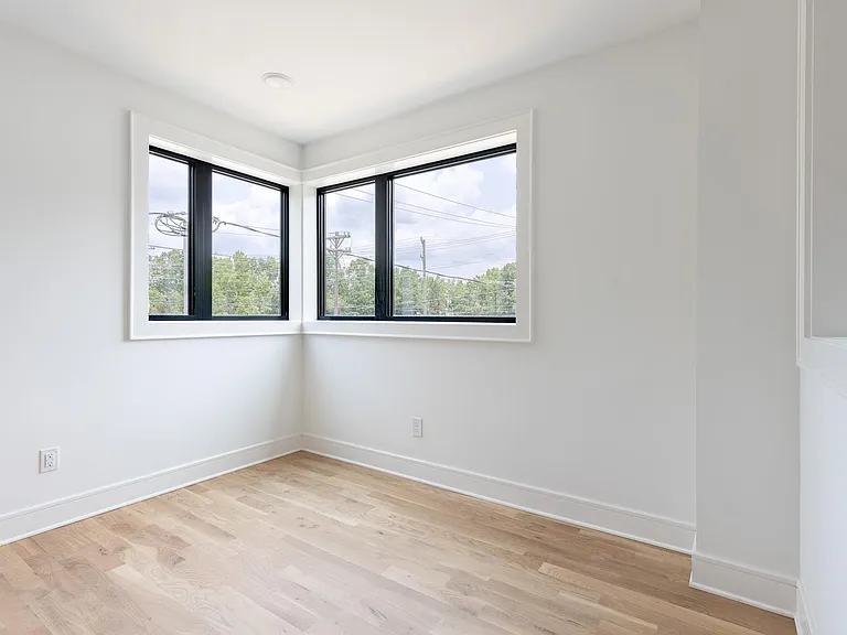 926A Washington St — Photo 11