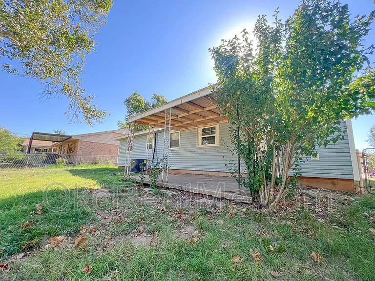 1900 N Mitchell Dr — Photo 30