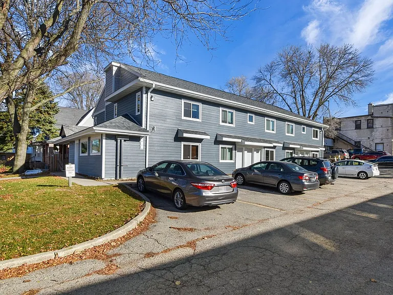 1207 E Wilson St — Photo 25