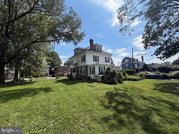 5th image of 220 Central Ave