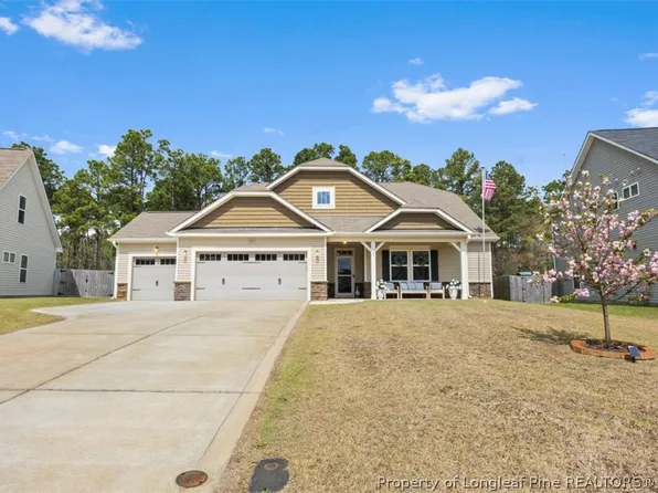 2252 Andalusian Dr, Hope Mills, NC 28348