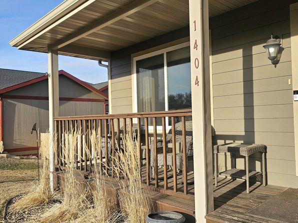 1404 W Pheasant Ridge St, Watford City, ND 58854