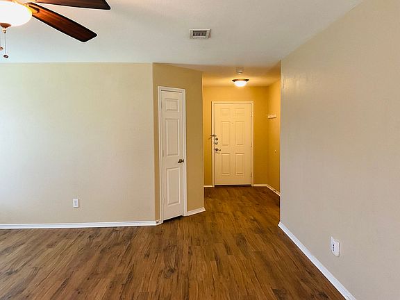 5th image of 533 Jennifer Dr