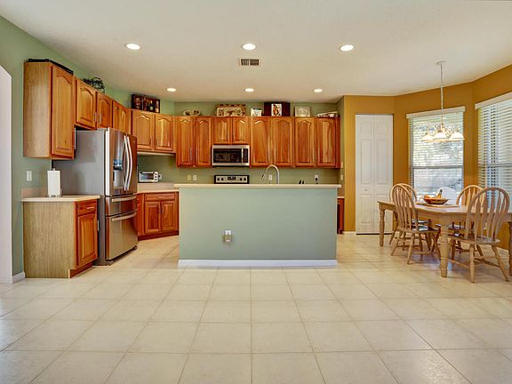 3rd image of 6527 Southport Dr