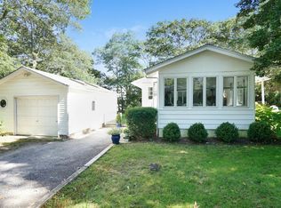 7 Pine Dr, HAMPTON BAYS, NY 11946