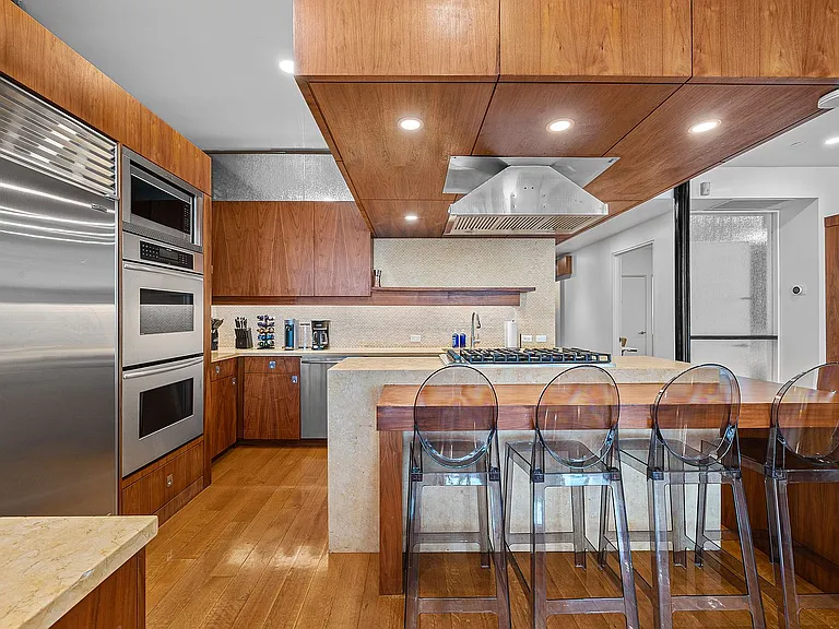 10 E 14th St #6 — Photo 15