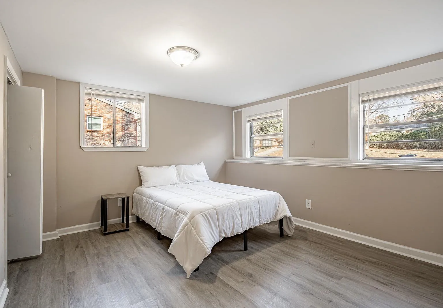 4 bed, 3.0 bath, 300 sqft, $680 — Photo 2
