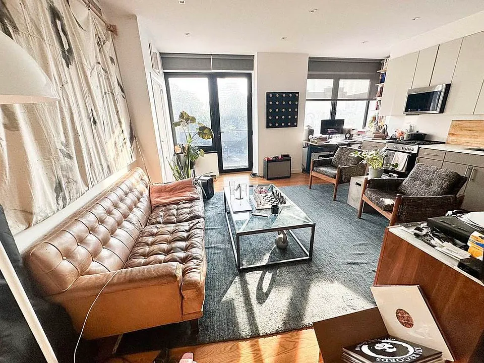 66 Nassau Ave #4