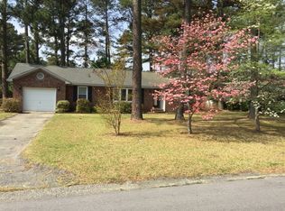 980 Dandridge Dr, Fayetteville, NC 28303