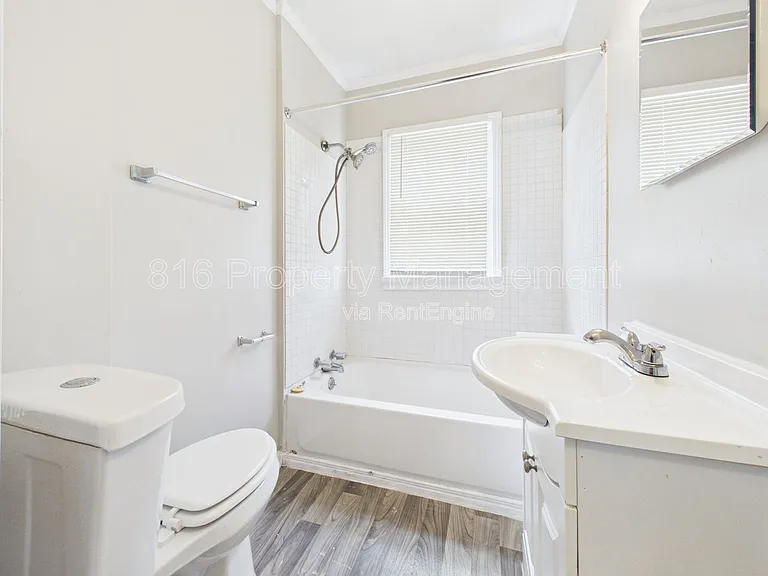 2205 E 59th St — Photo 12
