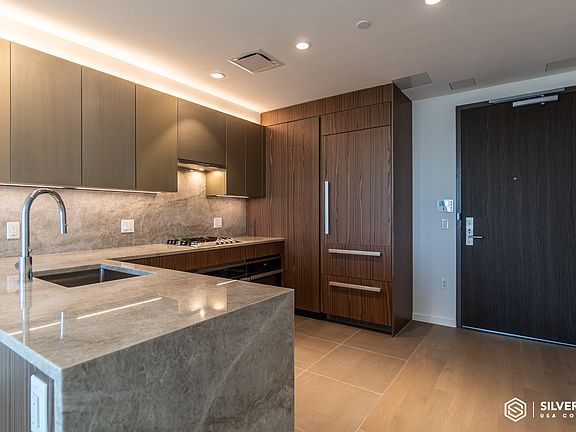 4th image of 199th St #Penthouse P